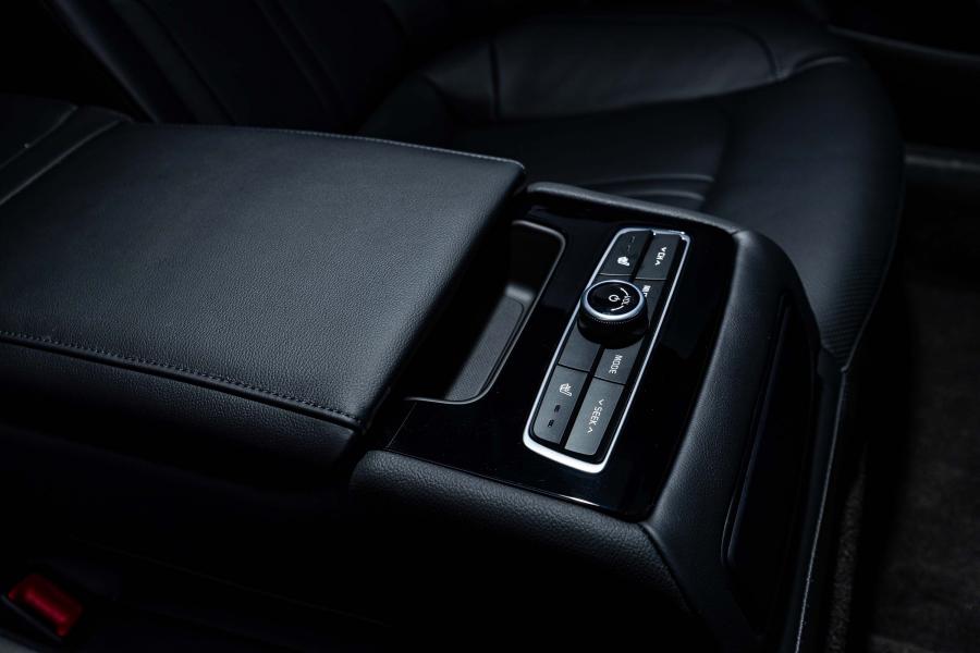 Детали интерьера Kia K5 GT-Line 2020 года  (CN) (фото 6 из 15)